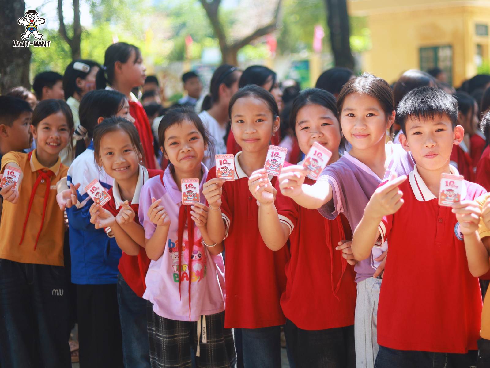 Tấm thẻ “Bé chăm ngoan 10 điểm” – Món quà tinh thần đặc biệt