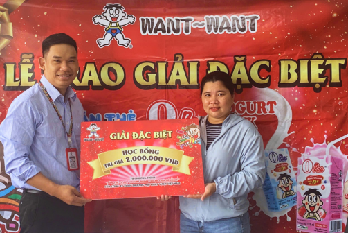 Chúc mừng vị khách hàng thứ 2 may mắn trúng học bổng 2,000,000 VNĐ từ thẻ quà Yogurt Drink