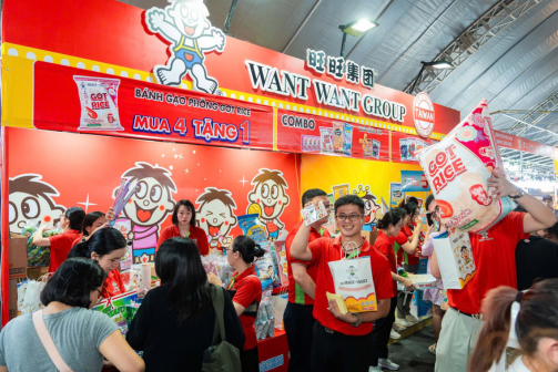 Gian hàng Want Want thu hút hàng nghìn lượt tham quan tại lễ hội ẩm thực Shopeefood - District 01 Midnight Run 2024