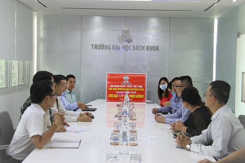 Công ty TNHH TM Want Want Việt Nam trao tặng 36.000 suất quà cho CB, SV trường ĐH Bách khoa