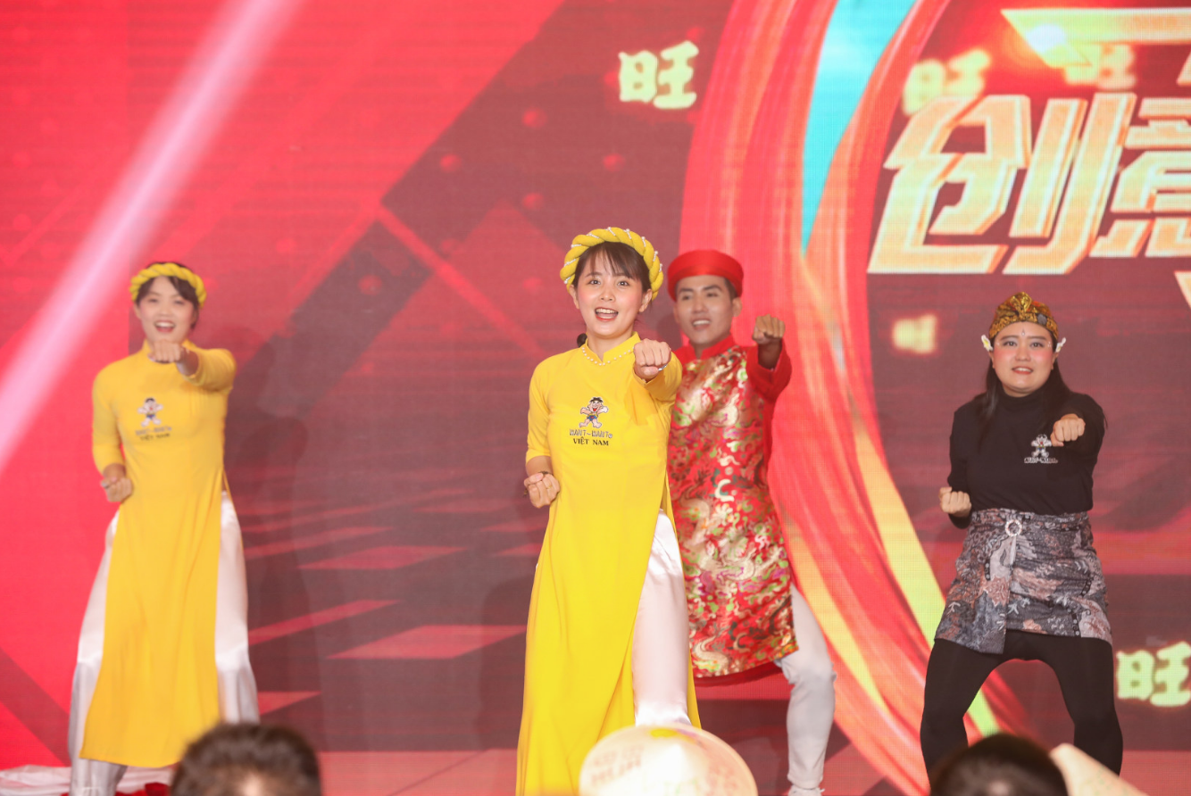 Buổi biểu diễn của đội tuyển Việt Nam tại Hội Thi 'Tập thể Dục' do tập đoàn Want Want tổ chức 5