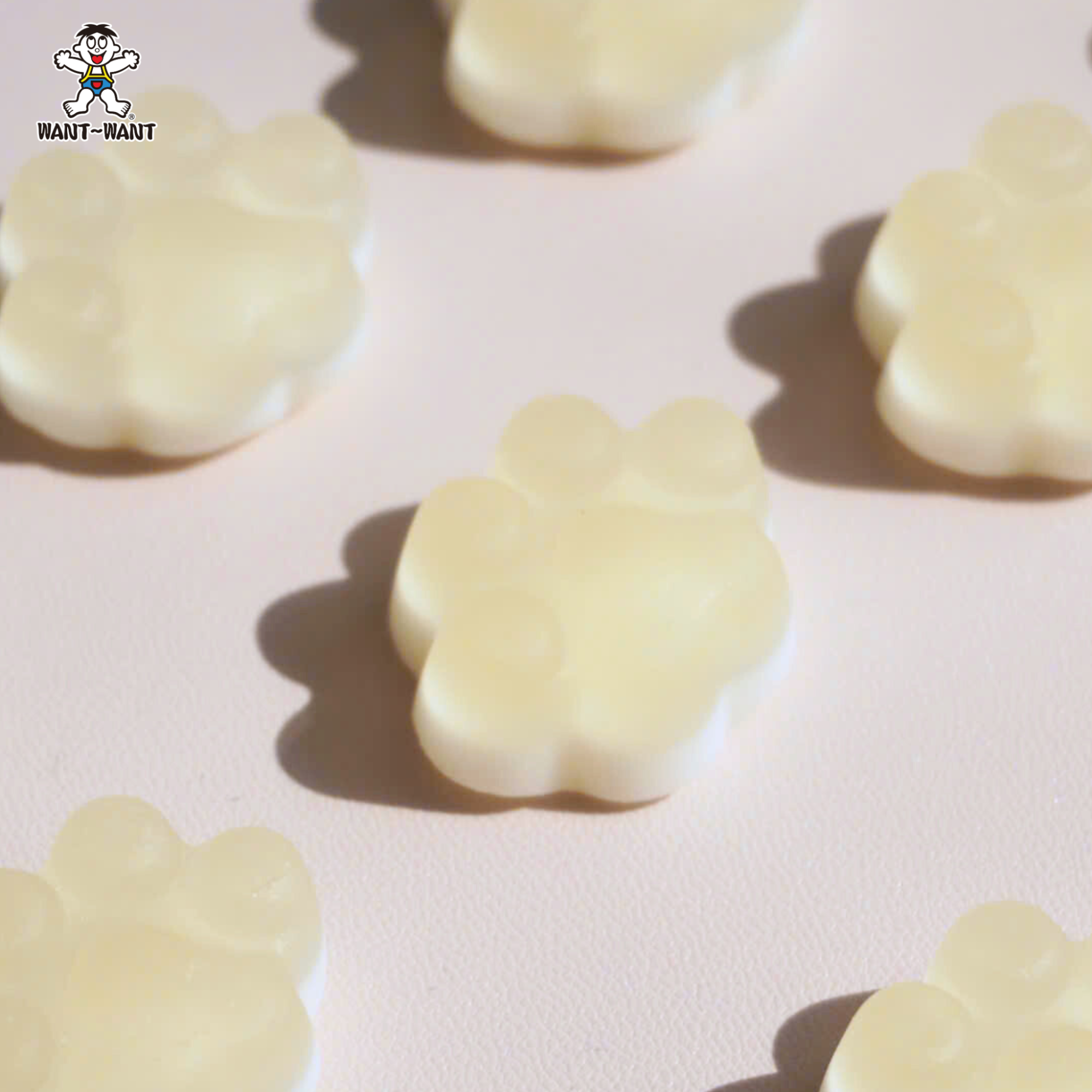 Kẹo dẻo chân mèo Want Want QQ Gummies 2 lớp hương vải và sữa chua